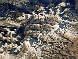 25 Nasa STS058-101-22 Makalu, Lhotse, Everest, Cho Oyu, Menlungtse, Gauri Shankar Nasa photo from the east of Makalu, the east faces of Everest and Lhotse, the Gyachung Kang (7952m) to Cho Oyu (8201m) ridge and the Nangpa La pass from Tibet to Nepal, Menlungtse and Gauri Shankar.